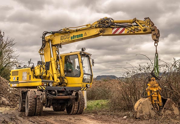 推土机保养步骤详解:让设备性能更佳